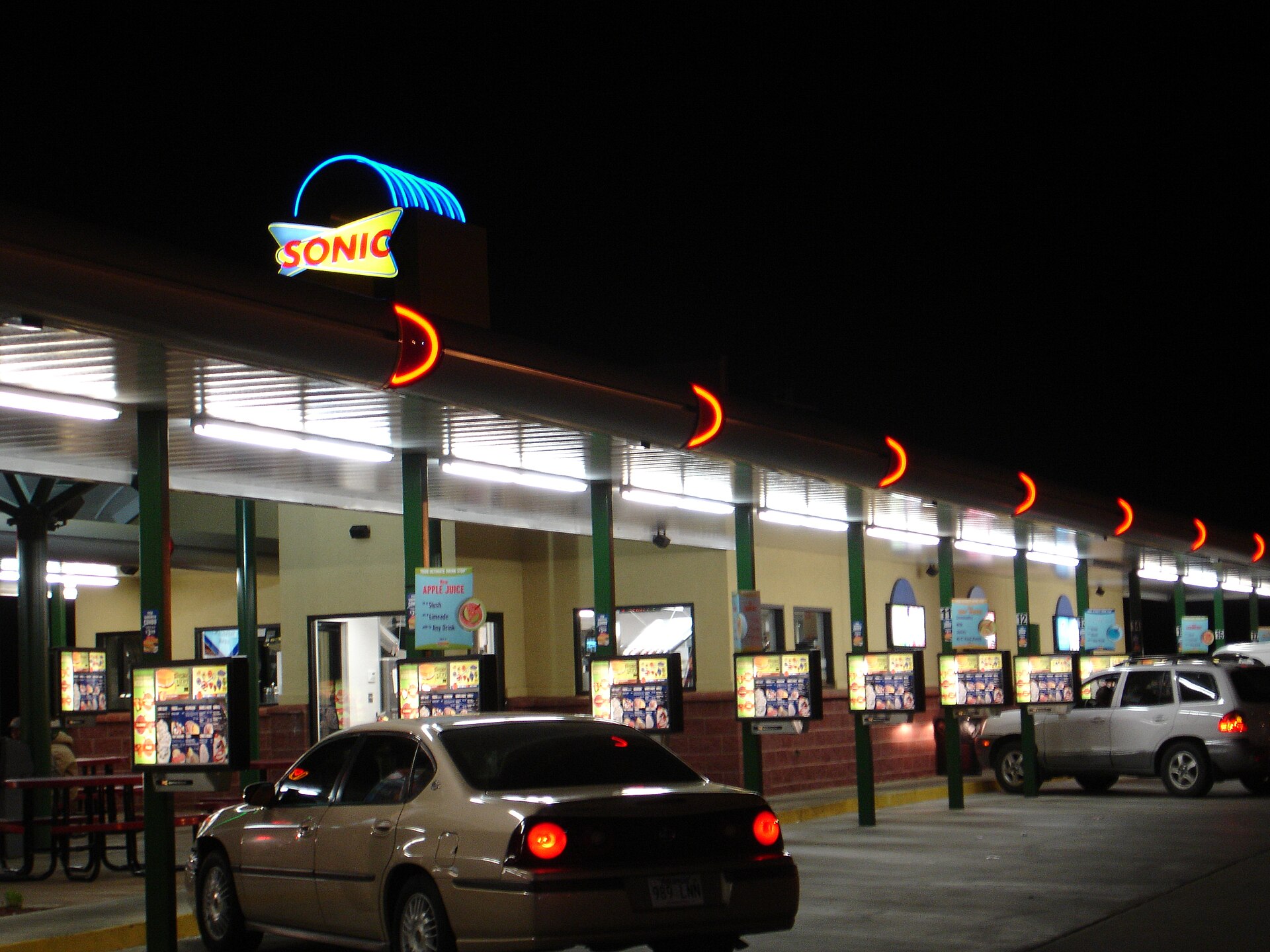 Sonic Drive-In restaurant photograph